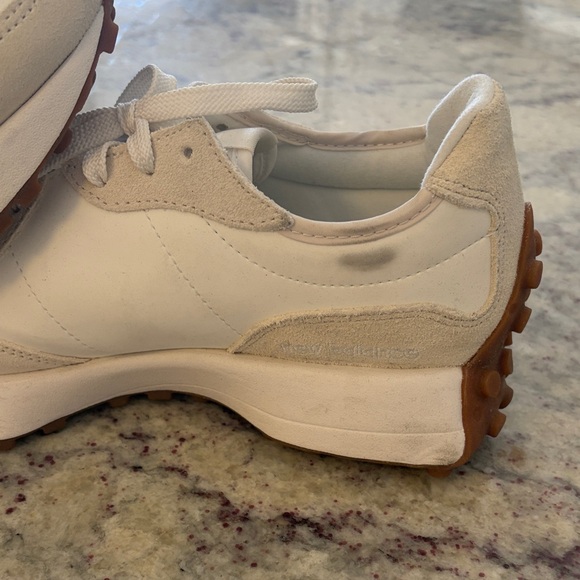 New Balance 327 Off-White Athletic Shoes - Picture 4 of 9